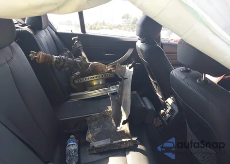 2015 BMW 328I xDrive z USA, uszkodzony, nr VIN WBA3B5C52FF961651